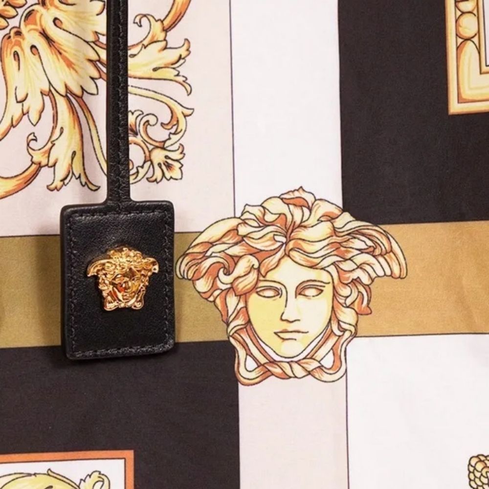 Versace Tote  (SOLD OUT) - Picture 3 of 11